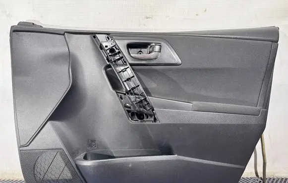 Toyota Auris E180 Front door card panel trim