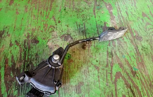 Nissan Almera N16 Accelerator throttle pedal