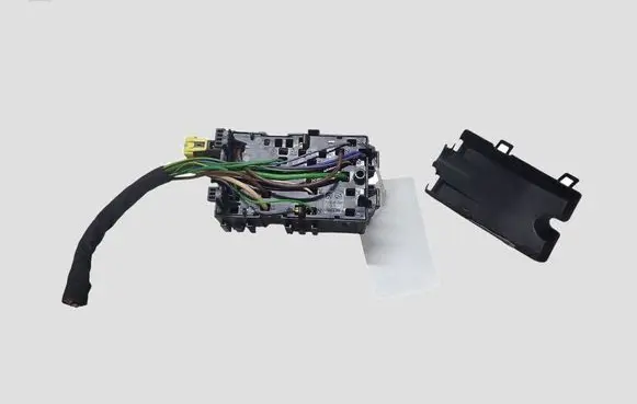 Peugeot 308 Fuse module 9806192580 9675730380 66652X
