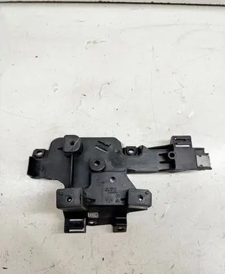 BMW 5 G30 G31 G38 Other engine bay part 8579354 PA66GF30 21798810