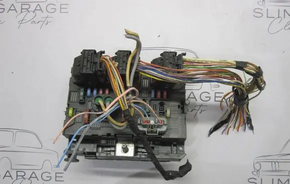 Peugeot 207 Fuse module 9664055780 13375780