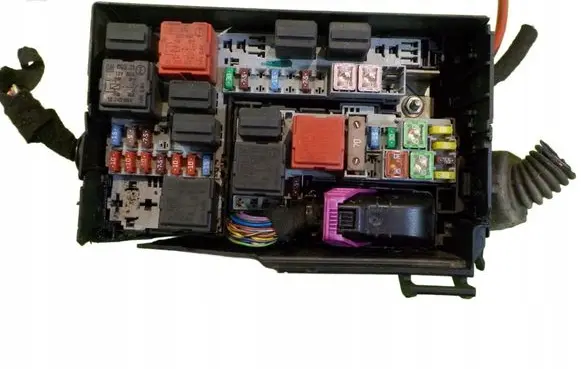 Opel Corsa D Fuse box set BEZPIECZNIKOW KP118