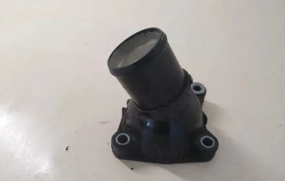 Toyota Auris 150 Engine coolant pipe/hose 163210R011
