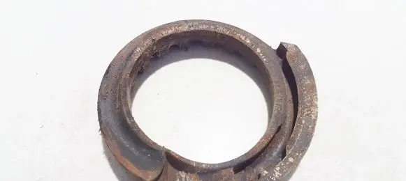 Volkswagen Golf III Front coil spring rubber mount 1h0512149