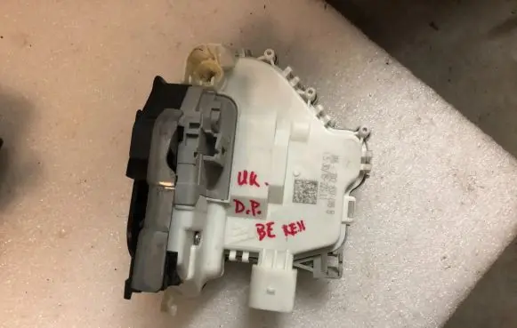 Audi Q5 SQ5 Front door lock 8X2837016B 8X2837016
