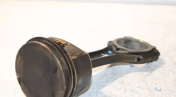 Mercedes-Benz C W203 Piston with connecting rod 82L86
