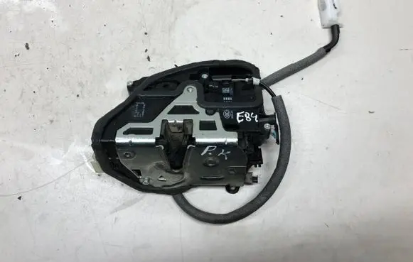 BMW X1 E84 Front door lock 7229471