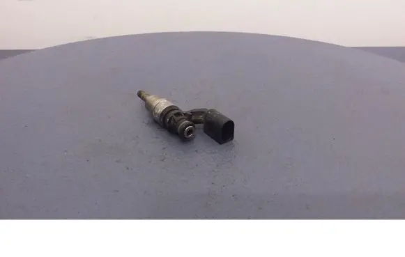 Volkswagen Golf IV Fuel injector 0261500005