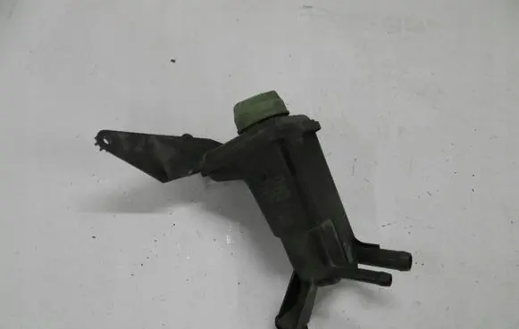 Volkswagen PASSAT B5.5 Power steering fluid tank/reservoir 8D0422373