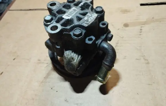 Toyota Avensis T250 Power steering pump