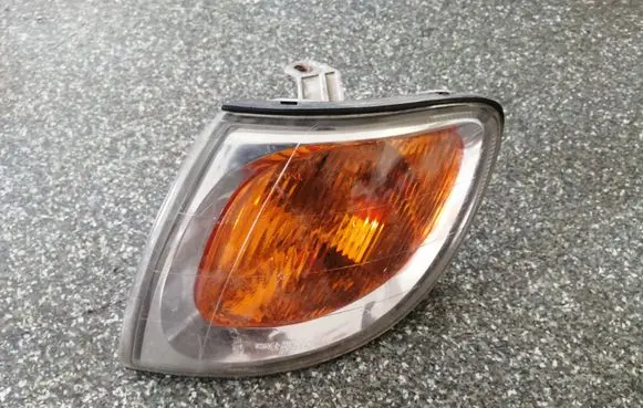 Hyundai Trajet Front indicator light