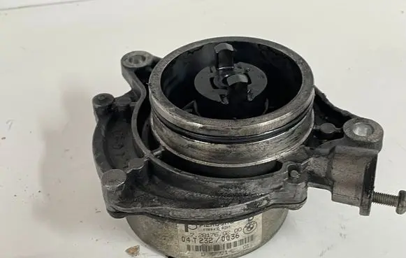 BMW 5 E60 E61 Vacuum pump 7795142