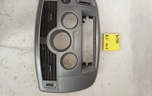 Renault Megane II Central console control unit 8200554489