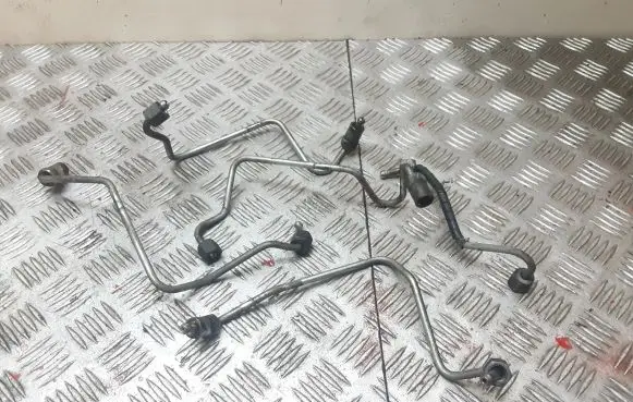 Toyota Corolla E120 E130 Fuel injector supply line/pipe 