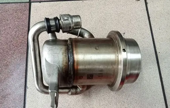 Skoda Octavia Mk3 (5E) EGR valve cooler 04L131501M