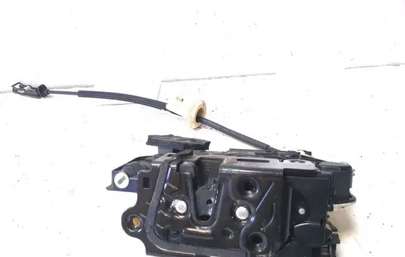 Volkswagen Golf VI Front door lock 5K2837015B