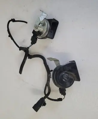 Volvo V40 Horn signal 31283383 31283384