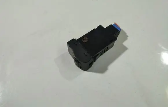 Mazda 3 I Headlight level height control switch 04057810
