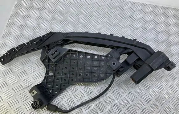 Audi Q3 8U Headlight/headlamp mounting bracket 8U0805607A