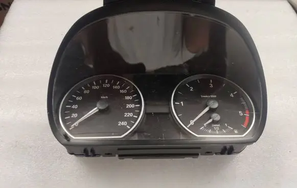 BMW 1 E81 E87 Speedometer (instrument cluster) 9166821 102495284 100206762