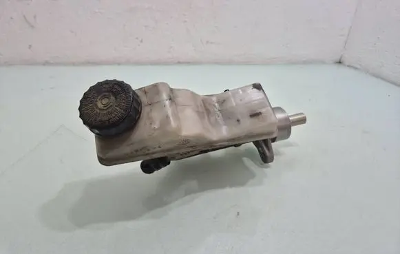 Toyota Avensis T250 Master brake cylinder 25113479
