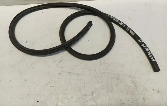 Opel Mokka B Sliding door rubber seal 