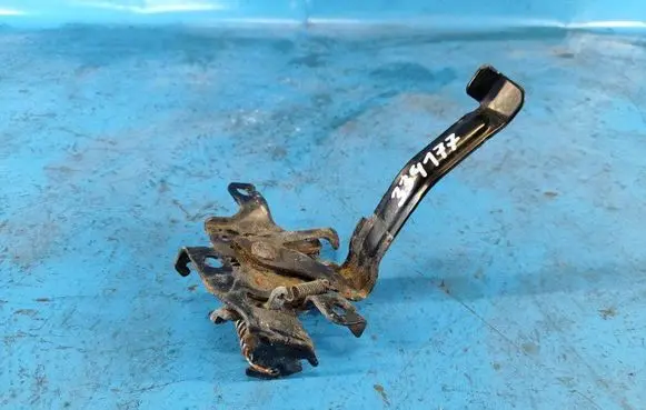 Toyota Prius+ (ZVW40) Engine bonnet/hood lock/catch 5351047111