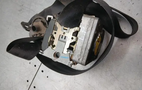 Skoda Octavia Mk2 (1Z) Front seatbelt