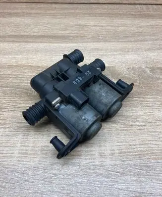 BMW 5 E39 Coolant heater control valve 8374995 1147412137