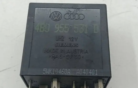 Volkswagen PASSAT B6 Other relay 4B0955531D 5WK10460A A040401