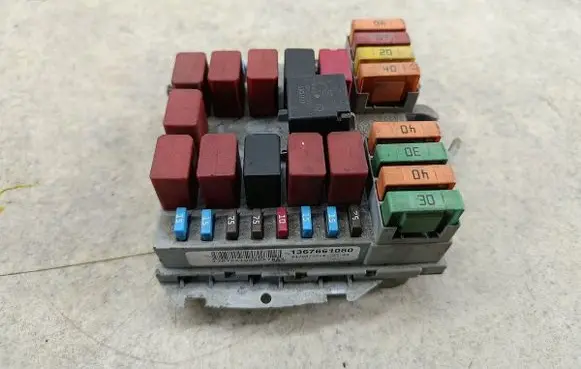 Peugeot Boxer Fuse box set 1367661080