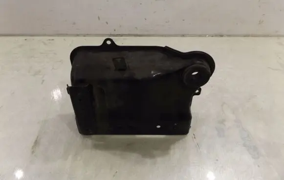 Suzuki Grand Vitara I Other engine bay part