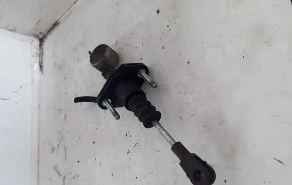 Opel Astra G Clutch slave cylinder 
