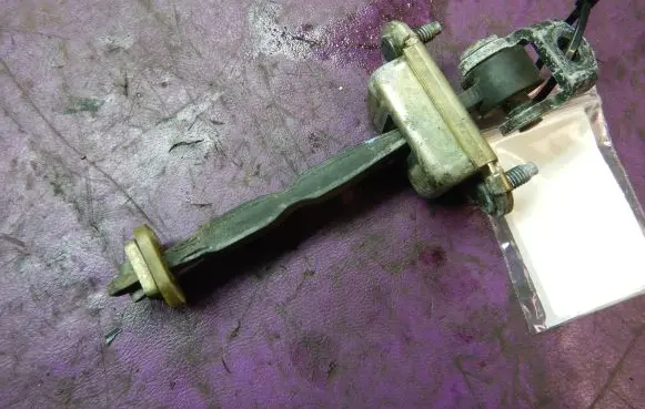 Ford Fusion Front door check strap stopper