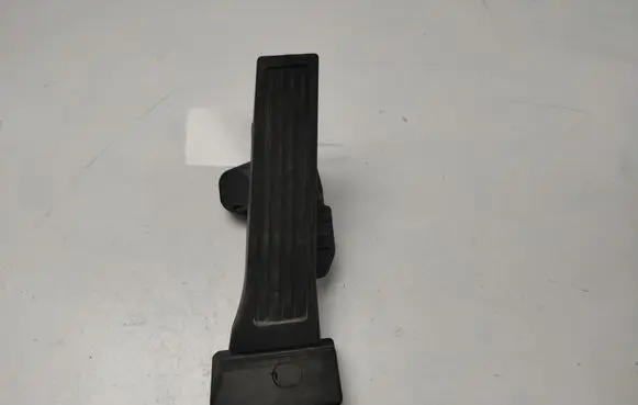 Hyundai Tucson TL Accelerator throttle pedal D78