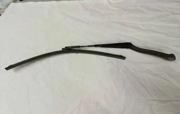 Mercedes-Benz E W212 Front wiper blade arm A2128201344