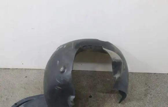 Front wheel arch liner splash guards