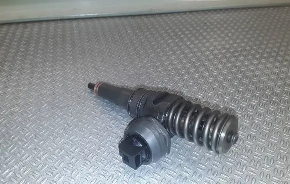 Volkswagen Polo IV 9N3 Fuel injector 038130073BN 0414720313