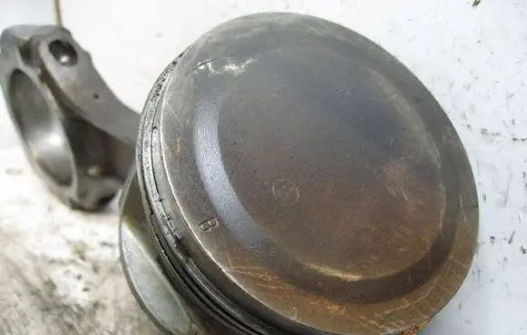 Piston with connecting rod