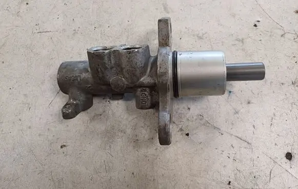 Audi A8 S8 D2 4D Master brake cylinder
