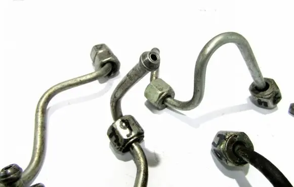 Fuel injector supply line/pipe