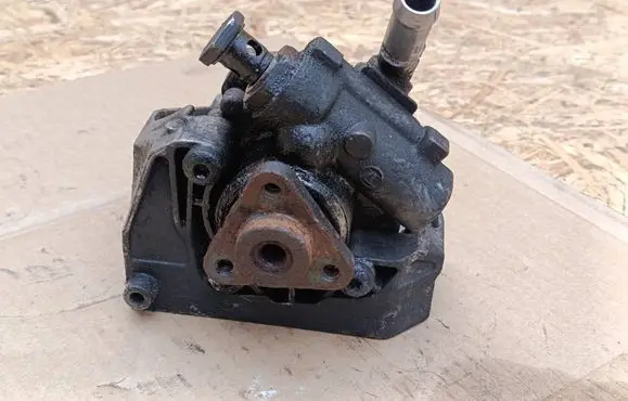 BMW 3 E90 E91 Power steering pump 91128