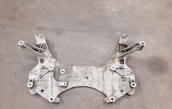 Engine mount bracket