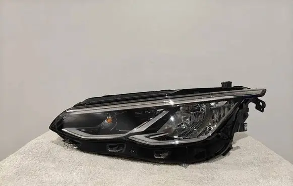 Volkswagen Golf VIII Headlight/headlamp