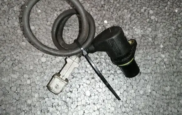 Volkswagen PASSAT B5 Crankshaft position sensor 050906433