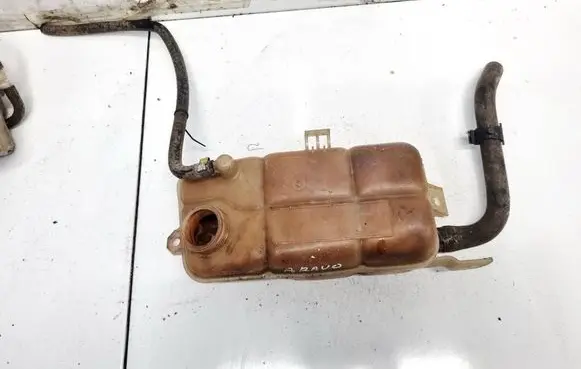 Coolant expansion tank/reservoir