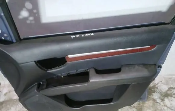Hyundai Santa Fe Front door card panel trim