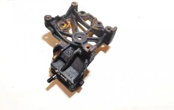 KIA Carnival Engine mounting bracket
