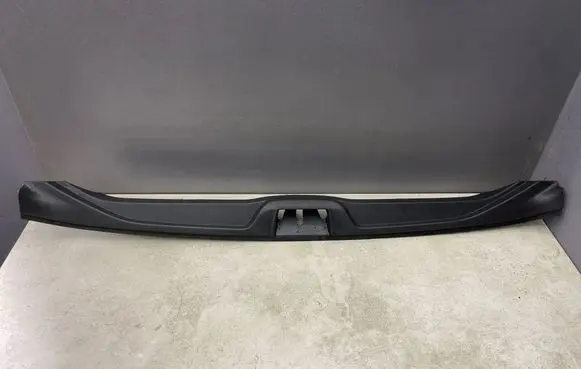 Trunk/boot sill cover protection