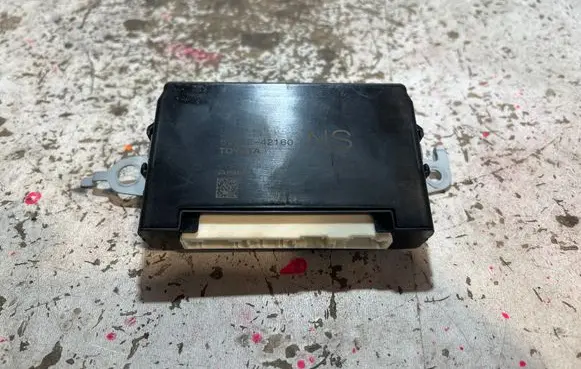 Toyota bZ4X Tailgate/trunk control unit/module 8922242160 41481411812
